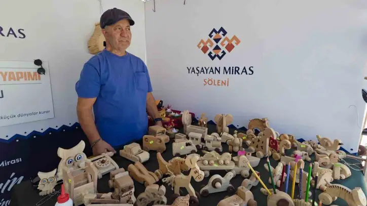 25 yıllık sanatını çocuklar için ahşap oyuncaklara dönüştürüyor - Haber 26