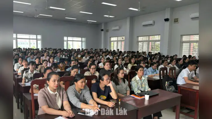 İl genelindeki belediyeler, mahalleler ve eğitim kurumlarında okul sağlığı çalışmalarından sorumlu yetkililer ve personel eğitime katıldı.