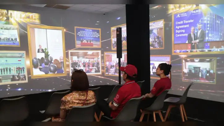 360 derece projeksiyon haritalama teknolojisi kullanılarak Hanoi Bilim ve Teknoloji Üniversitesi'nin 70 yılı yeniden canlandırıldı.