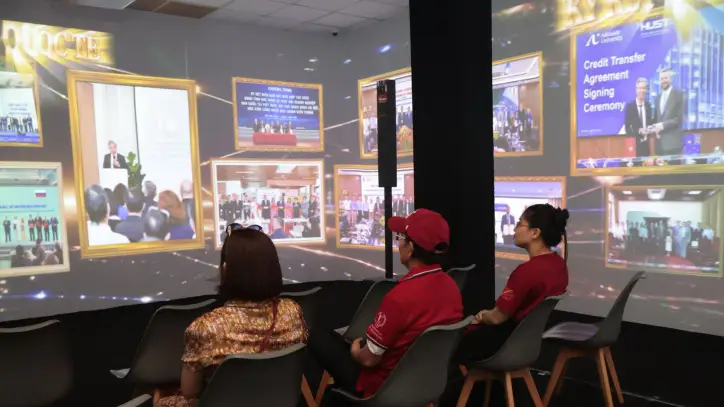 360 derece projeksiyon haritalama teknolojisi kullanılarak Hanoi Bilim ve Teknoloji Üniversitesi'nin 70 yılı yeniden canlandırıldı.