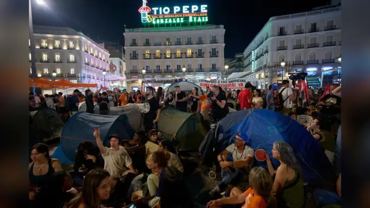 87-Year-Old’s Eviction Sparks Encampment in Madrid Plaza to Protest Housing Crisis