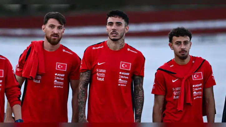 A Milli Futbol Takım'da Emirhan Topçu antrenmanı tamamlayamadı