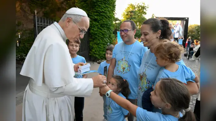 A rosary in the Vatican for ‘peace for all the children in the world' - Vatican News