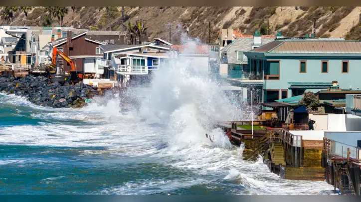 A ‘super’ El Niño sets an ocean temperature record as aid groups prepare for the worst