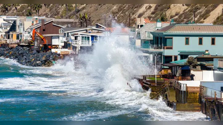 A ‘super’ El Niño sets an ocean temperature record as aid groups prepare for the worst