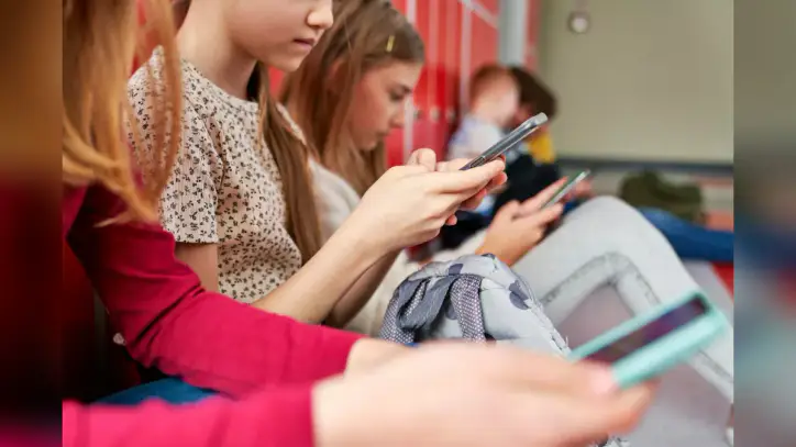 AB’den 15 Yaş Altına Sosyal Medya ve Yapay Zekâ Kısıtlaması - Technopat