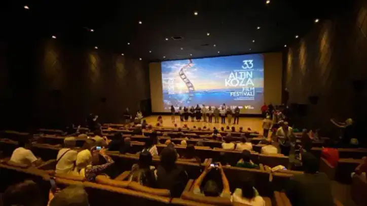 Adana Altın Koza Film Festivali’nde ödüller sahiplerini buldu! En İyi Film Ödülü 'Bir Arada Yalnız'ın...