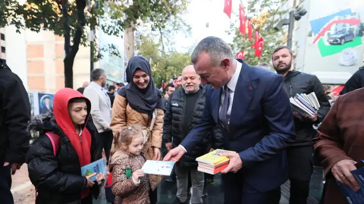 Ağaçlar kitap açtı, 16. Kocaeli Kitap Fuarı başladı! "Kültür ve sanatta standartları belirleyen şehir olacağız"