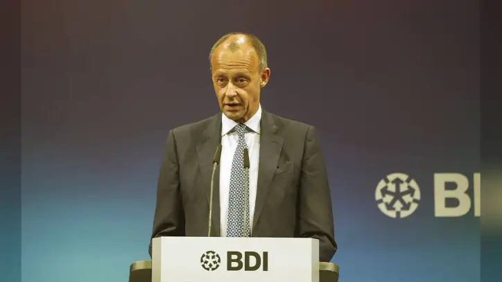 Almanya'da iki kademeli sağlık dönemi bitiyor mu? Merz konuştu...