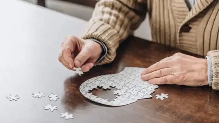 Alzheimer riskini azaltmak mümkün mü? Uzmanı 3 önemli alışkanlığı açıkladı - Sağlık Haberleri