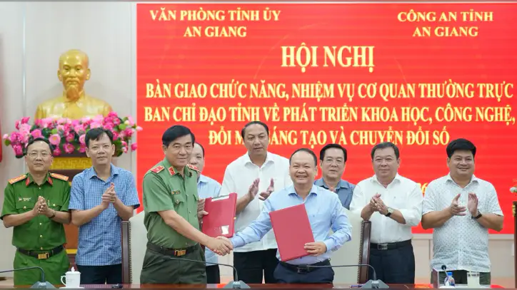 An Giang eyaleti, Bilim, Teknoloji, İnovasyon ve Dijital Dönüşüm Geliştirme Yönlendirme Komitesi Daimi Ajansı'nın görevini devretti.