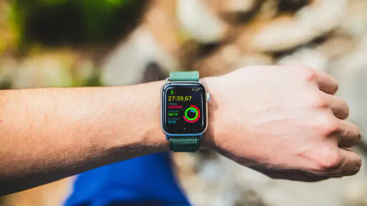 Apple Watch'tan farklı olacak: Ekransız sağlık ve fitness cihazı yolda