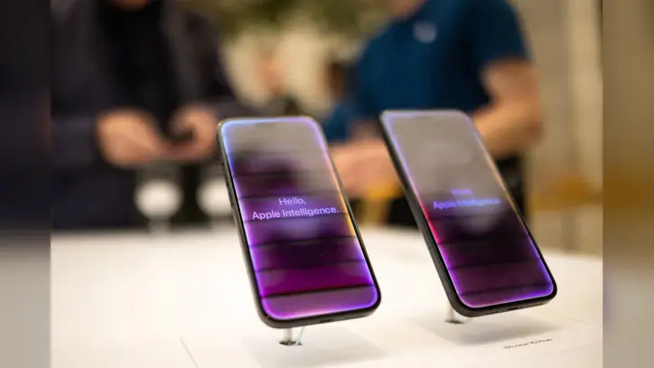 Apple Prepares to Debut First AI Features in China in December