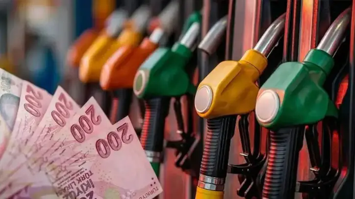 Araç sahipleri dikkat: Akaryakıta bir zam, bir indirim geliyor!