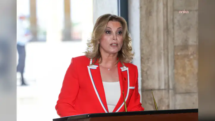 Asu Kaya: “Kadınların sağlık hakkını gerici zihniyetinizle sınırlandıramazsınız”