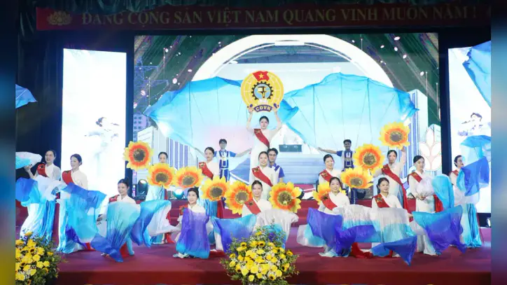 Bac Ninh Şehri İşçi, Çalışan ve Emekçiler Sanat ve Kültür Festivali'nin final turu oldukça canlı ve ilgi çekici geçti.
