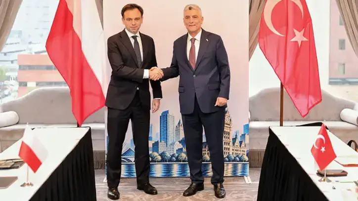 Bakan Bolat, Polonya Maliye ve Ekonomi Bakanı Domanski ile bir araya geldi