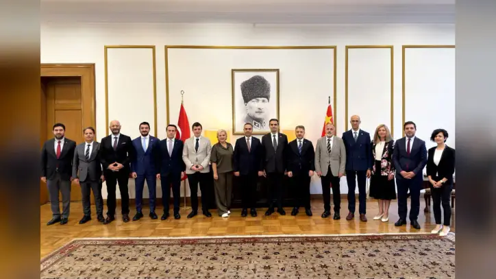BAKAN KACIR, ÇİNLİ MEVKİDAŞI YİN HEJUN İLE GÖRÜŞTÜ