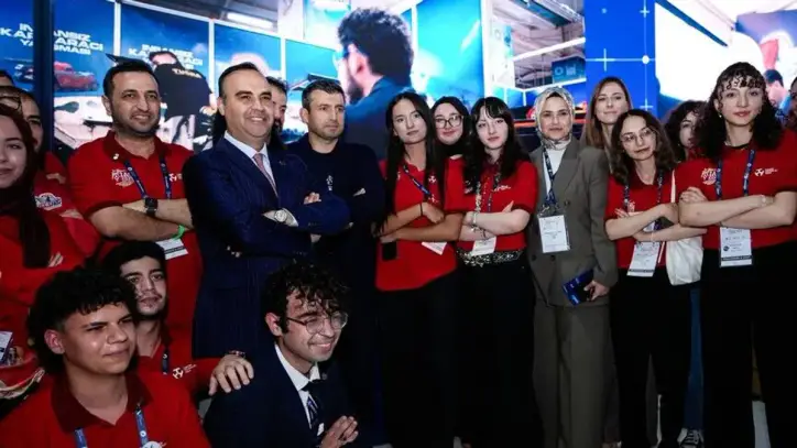Bakan Kacır ve T3 Vakfı Mütevelli Heyeti Başkanı Bayraktar, IAC 2026'yı ziyaret etti