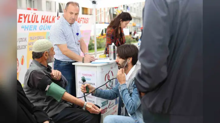 Bayburt'ta Halk Sağlığı Haftası'nda vatandaşlara ücretsiz sağlık taraması yapıldı