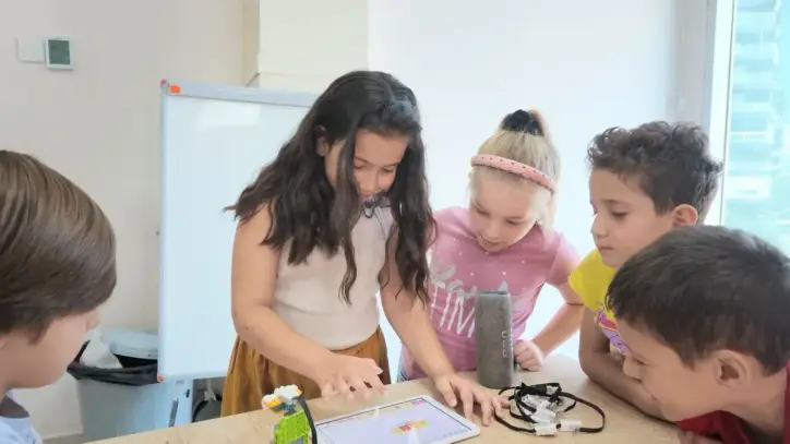 Bayraklı’da yaz okulu: Kodlama, ritim ve sanat bir arada