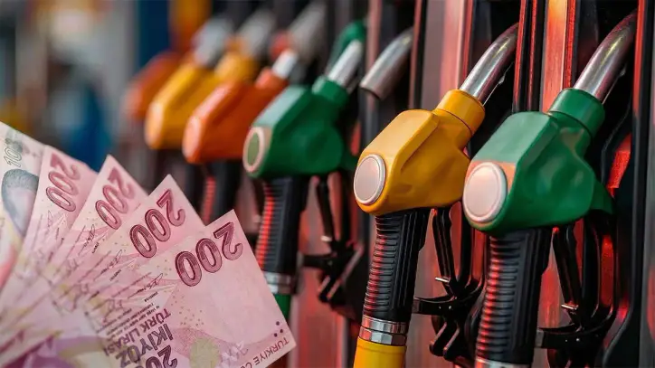 Benzin fiyatlarına indirim yolda: Tabelalar gece yarısı değişecek