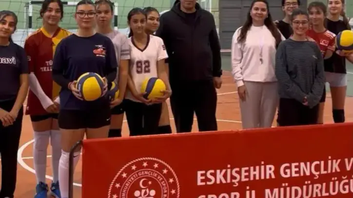 Beylikova'da gençlerin spor kurslarına ilgisi artıyor
Gençlik Merkezi'nin üye sayısı 900'ü aştı - Eskişehir Son Dakika Haberleri - Habertürk Yerel Haberler