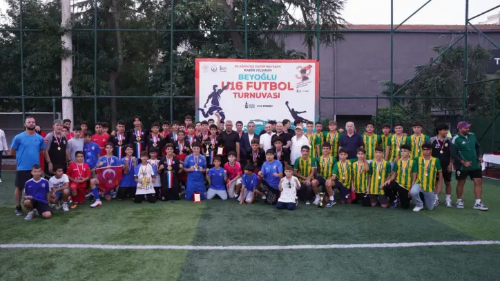 Beyoğlu’nda Zafer Bayramı Coşkusu Futbol Turnuvasıyla Taçlandı - Beyoğlu Belediyesi