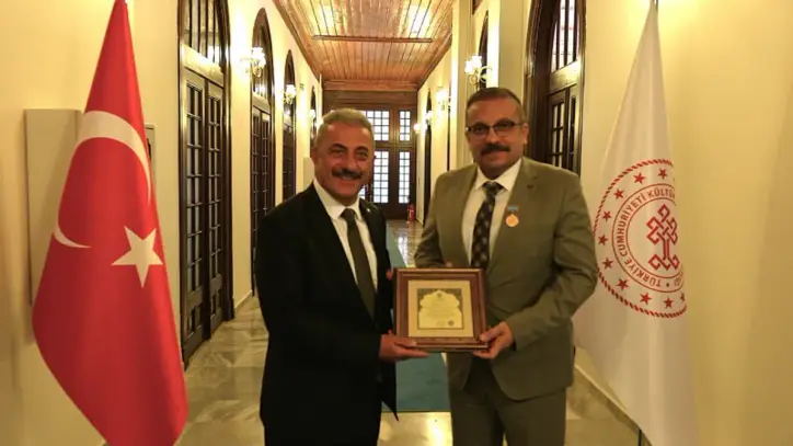 Birol İnceciköz’e TÜRKSOY Madalyası