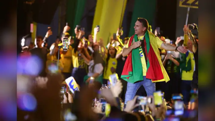 Bolsonaro's Lead Over Lula Narrows Ahead of Brazil Runoff, Datafolha Poll Shows
