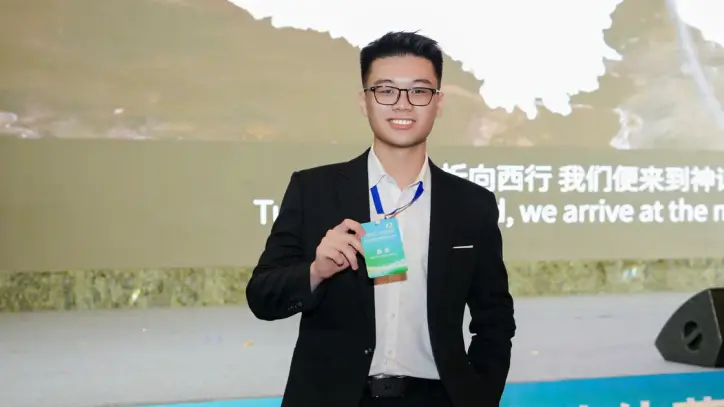 Bu kadar çok kapı ardına kadar açıkken, gençlerin sadece durup izlemesi yazık olurdu.