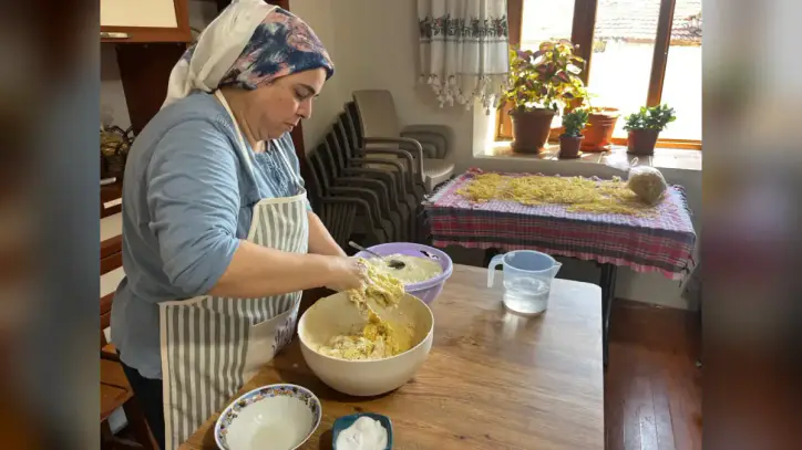 Buldan’da Kış Hazırlıkları Başladı: Tarhana ve Erişte Zamanı