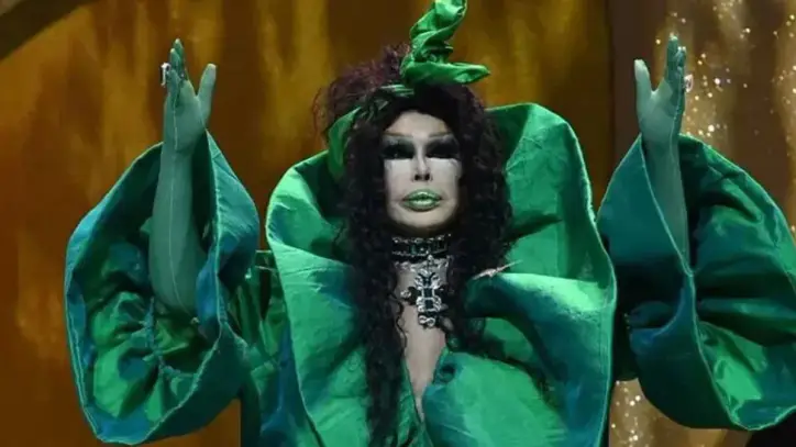 Bülent Ersoy’dan Kaos Show’da şaşırtan hareket! Sosyal medya ikiye bölündü