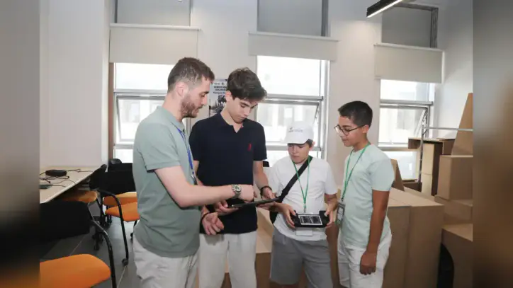 Bursa’da ortaokul ve lise öğrencileri robotlarla tanıştı