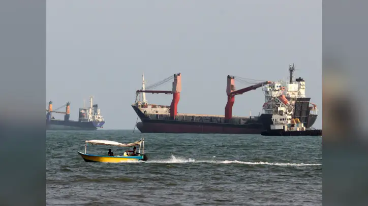Can Iran enforce a restricted zone in the Strait of Hormuz?