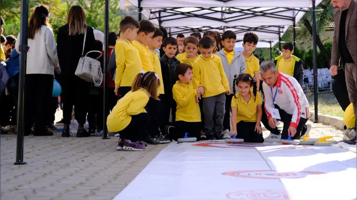 Çankırı'da köy okulu öğrencileri için Heybemde Bilim projesi TOKİ İlkokulunda başladı