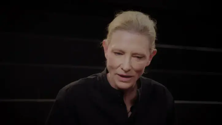 Cate Blanchett’tan tiyatro seyircisine telefon çağrısı: “Lütfen çekim yapmayın, burada ve şu anda kalalım” - Medyascope