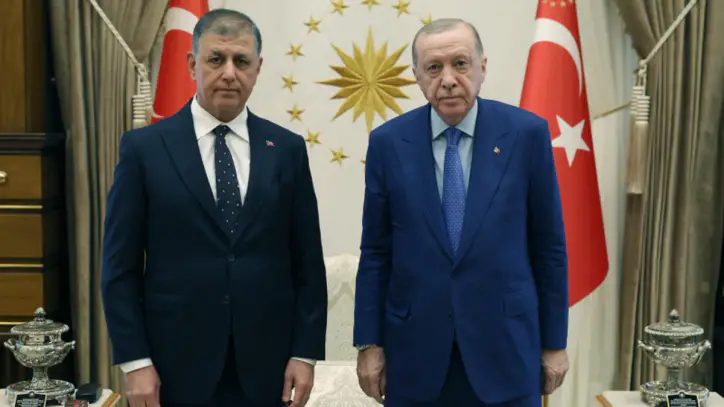 Cemil Tugay'dan AKP’ye geçiş sinyali: Sosyal medyadan yanıt verdi