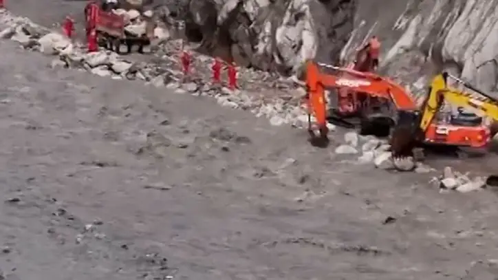 Chinese crews rebuild road near Nepali border after devastating floods | CNN