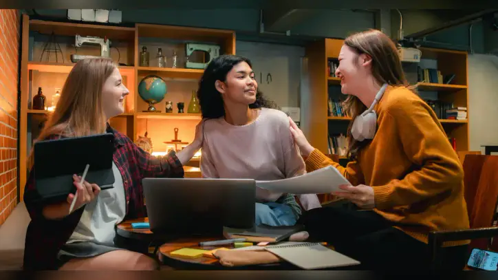 College students competing in "America's Startup" contest use AI to start businesses from their dorms