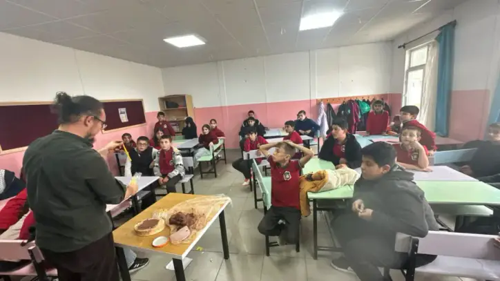 Çorum'da köy okulu öğrencilerine yönelik bilim ve teknoloji eğitimi tamamlandı - Rize Takip