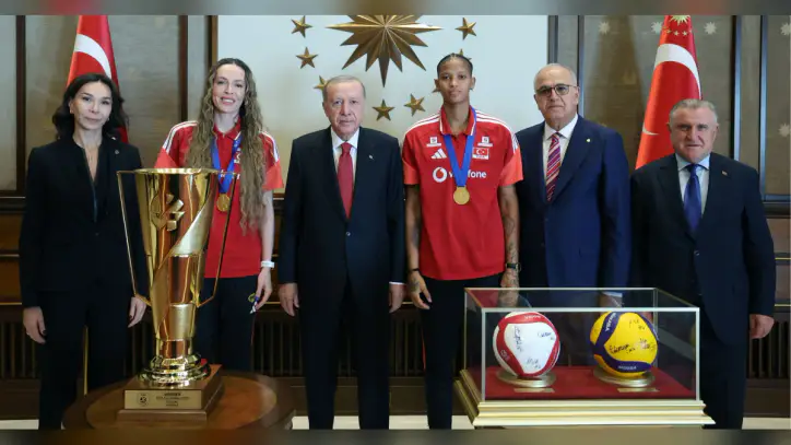 Cumhurbaşkanı Recep Tayyip Erdoğan, Avrupa şampiyonu Filenin Sultanları'nı kabul etti