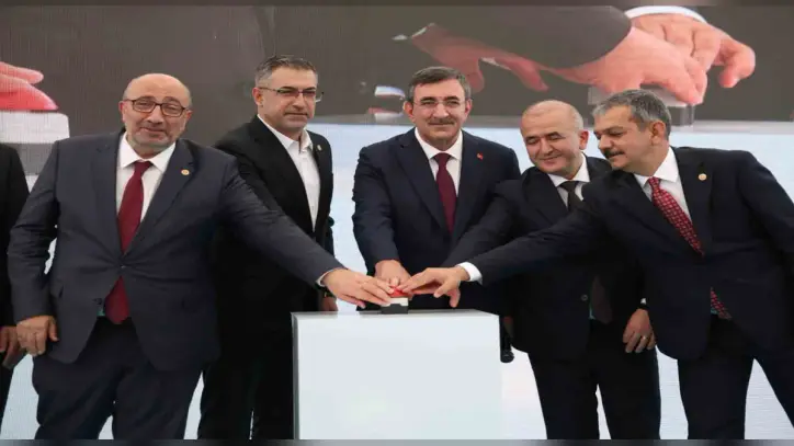 Cumhurbaşkanı Yardımcısı Yılmaz: "Sağlıkta erişimin en güçlü olduğu ülkelerden birisiyiz"