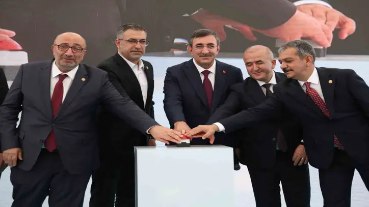 Cumhurbaşkanı Yardımcısı Yılmaz: "Sağlıkta erişimin en güçlü olduğu ülkelerden birisiyiz"