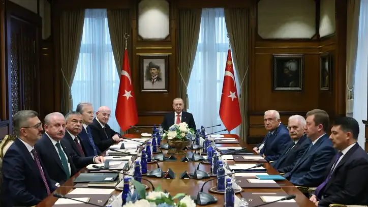 Başkan Erdoğan liderliğinde YİK Toplantısı! İsrail gündemi: Gazze’den Mescid-i Aksa’ya bölgesel gelişmeler ele alındı