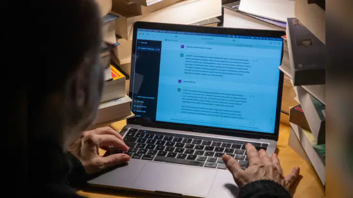 Cyber Monday: AI, conspiracy theories, and the midterms | 1A