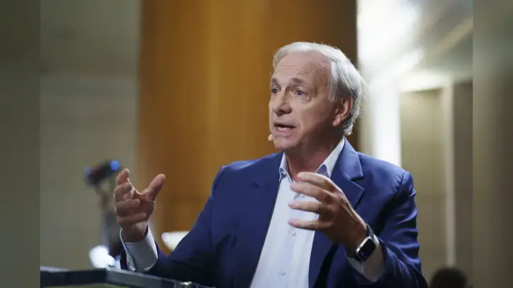 Dalio Says We’re Nearing Point Where AI Bubble May Burst