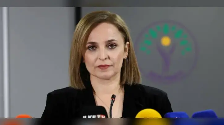 DEM Parti Sözcüsü Ayşegül Doğan'dan sosyal medya erişim engellerine tepki - dokuz8HABER