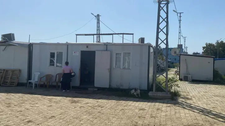 Depremin üzerinden 44 ay geçti: Hatay'da tuvaletsiz ASM'lerde sağlık hizmeti