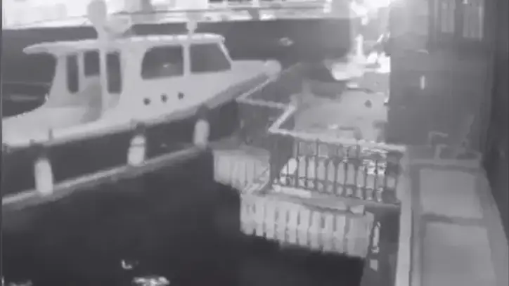 Derin Mermerci sosyal medya hesabından paylaştı: Üsküdar'da yolcu vapuru yalıya çarptı